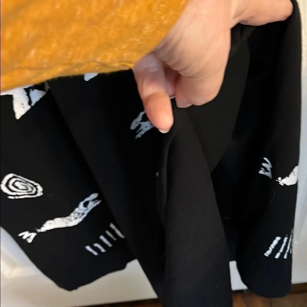 Black and White Graphic Dress - Picture 6 of 6